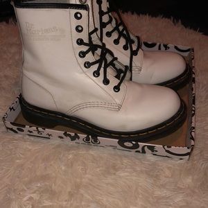 Size 6.5 White Leather Doc Martens boots